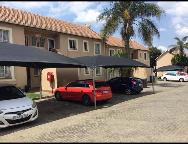 2 BEDROOM TOWNHOUSE FOR SALE IN KEW